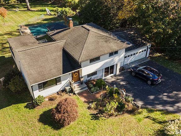 4th image of 22 Algonquin Road