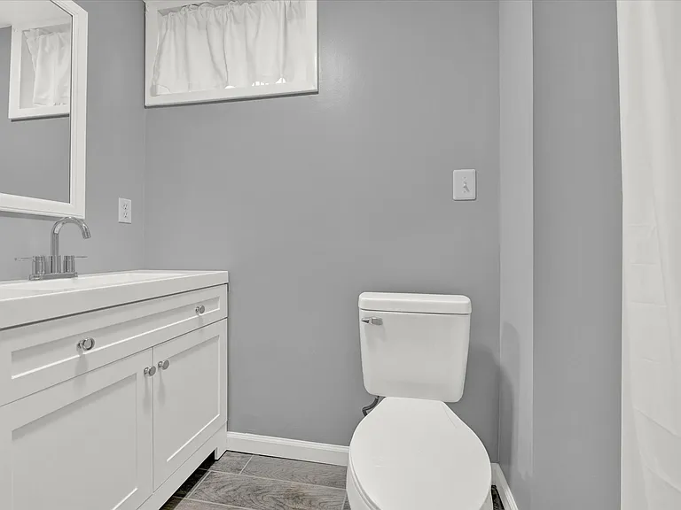 531 Kenmore Rd — Photo 17