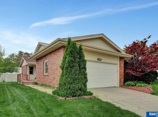 1827 Normandy Ln, Lincoln, NE 68512