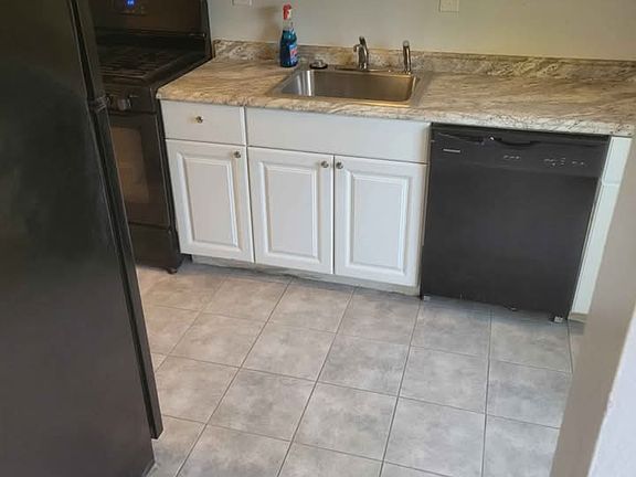 4th image of 528 College Park Dr
