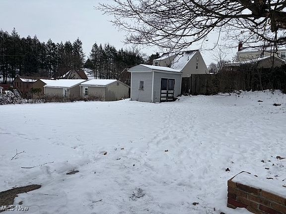 3rd image of 638 Elson St