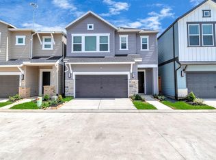 2721 Brown Lake St, Houston, TX 77008