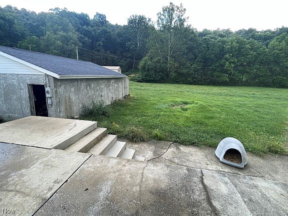 4th image of 63751 Garrett Hill Rd
