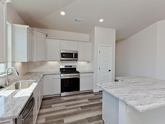4th image of 500 Desert Peach St