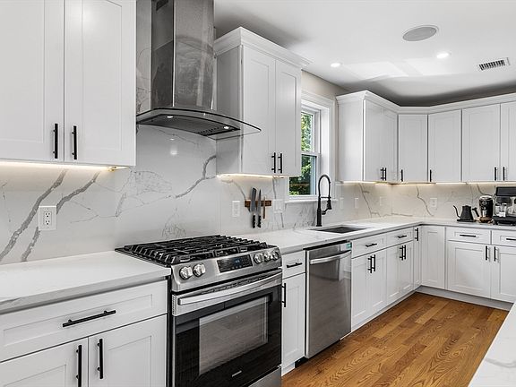 5th image of 170 Bradford St #3
