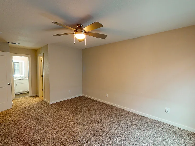 Midtown Apartments — Photo 35