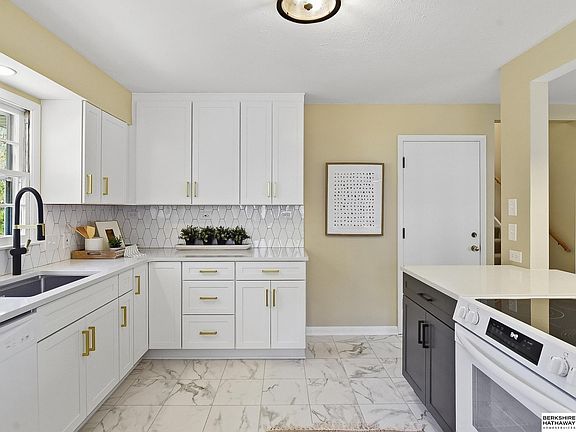 4th image of 8218 Castelar St