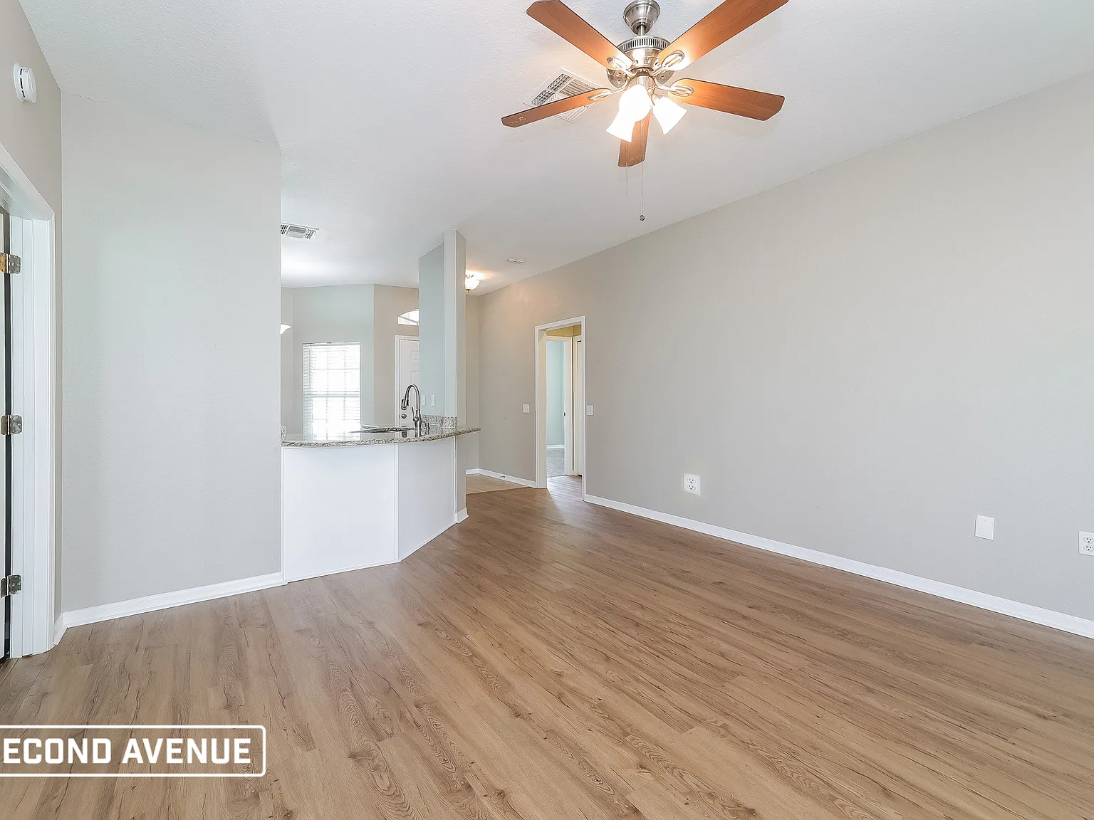 3 bed, 2.0 bath, 1296 sqft, $1,687 — Photo 4