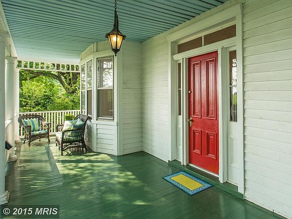 Front Porch Sitting Area