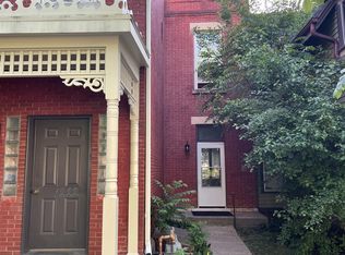 1222 Locust St APT 101, Dubuque, IA 52001