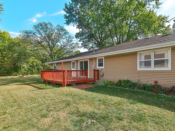 5th image of 956 Firefly Dr