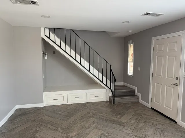 2605 Carleton Ln — Photo 6