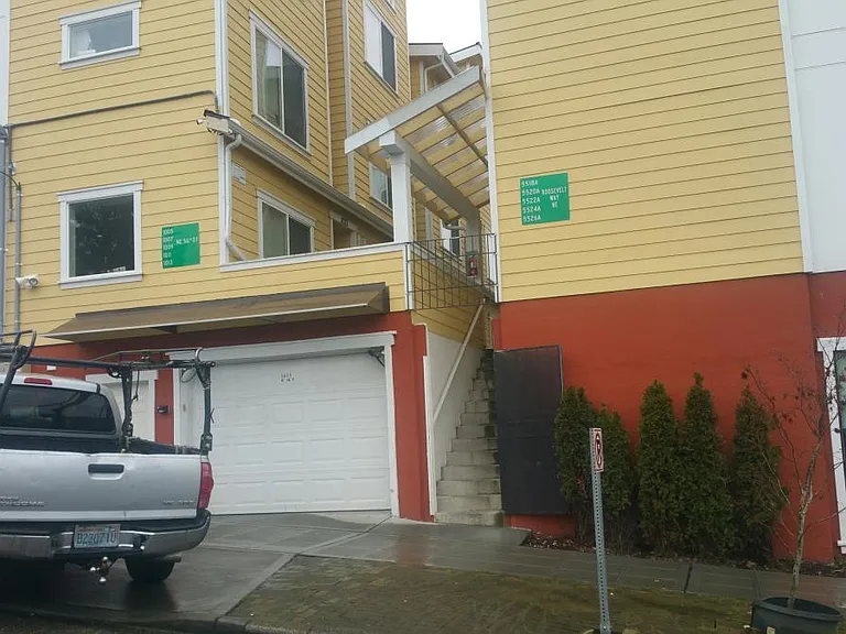 1005 NE 56th St — Photo 3
