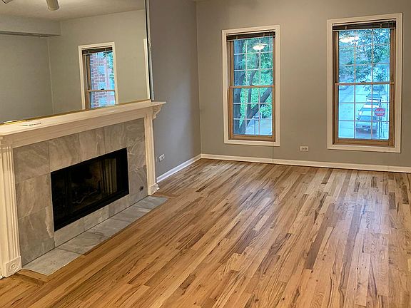 2nd image of 1042 N Wood St APT 2