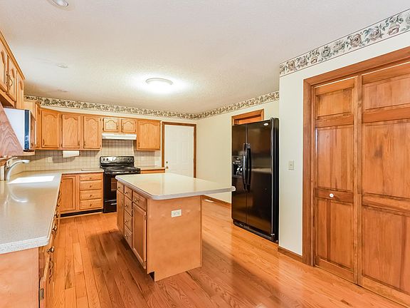 4th image of 3619 Whispering Woods Dr