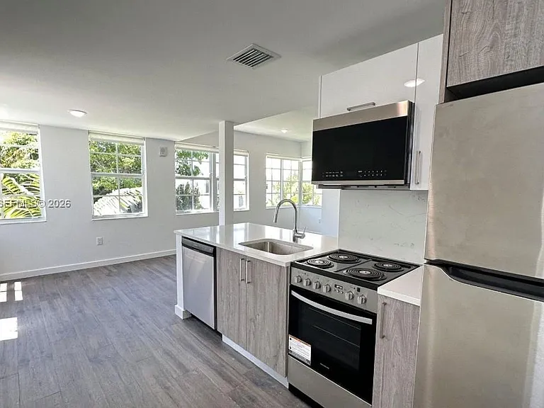 1570 Euclid Ave #6 — Photo 1