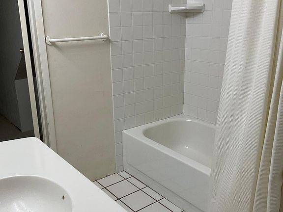 3rd image of 3000B Pierce St #3000B