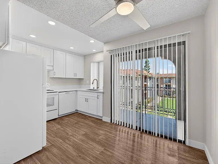 Prado Apartments — Photo 36