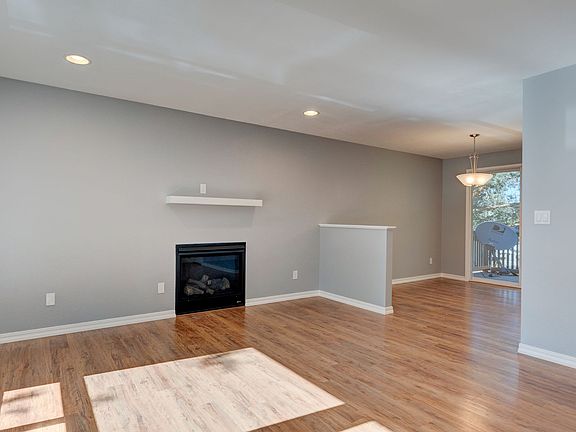 4th image of 363 SE Fisher Ct