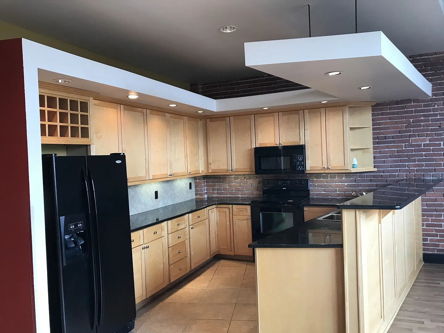 Beautiful Loft in Downtown Springfield — Photo 4