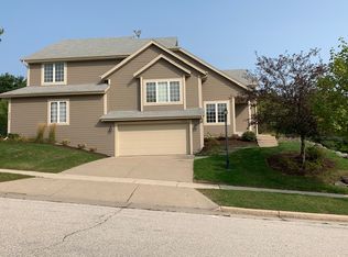 3606 Oak Valley Ln, Waukesha, WI 53188