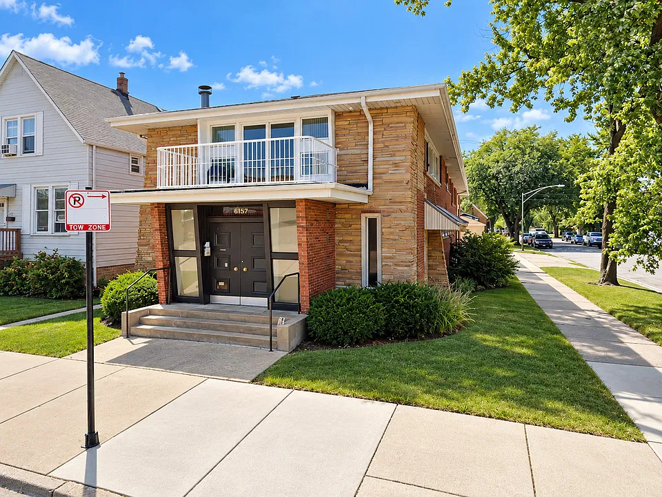 6157 W Belmont Ave #1R