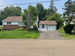 23 Elm St, Garnerville, NY 10923