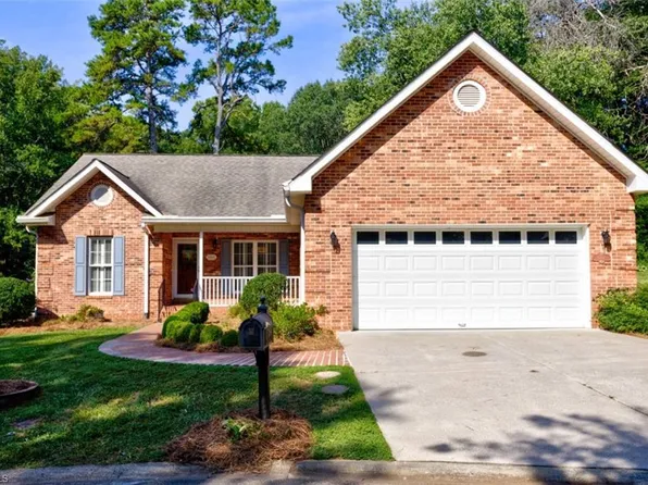 1308 Park Knoll Ct, Winston Salem, NC 27106