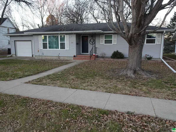 610 1st St SE, Hartley, IA 51346