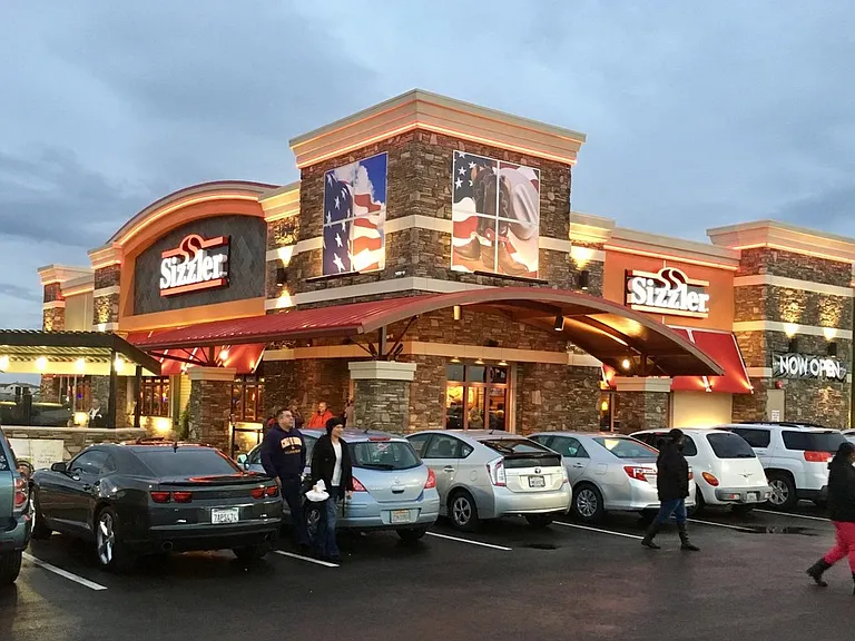 Discover a variety of nearby restaurants, perfect for every craving!