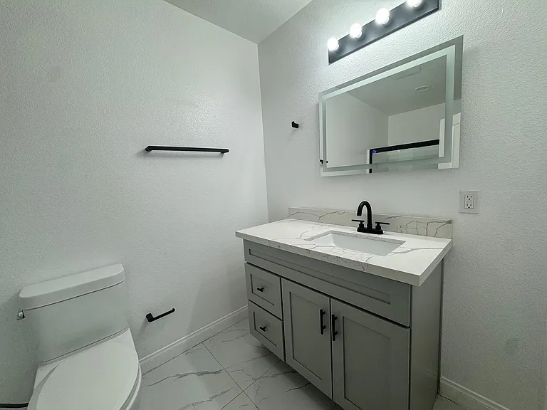 16220 Arrow Blvd — Photo 5