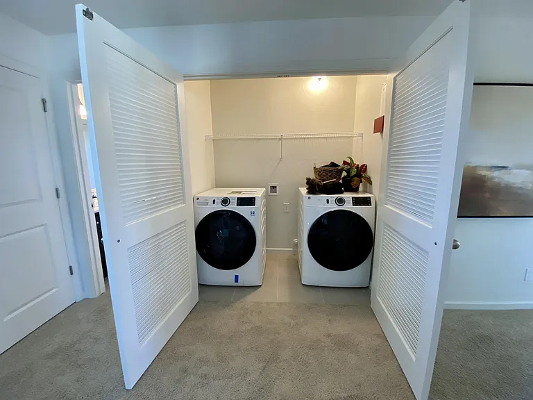 2052 N Rogers Ln — Photo 21