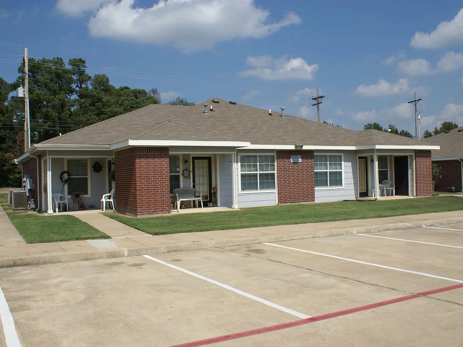 Winfield Estates Apartments — Photo 2