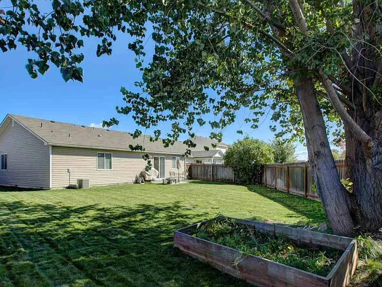 17965 Monarch Way — Photo 2