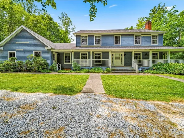 8325 Lincoln Dr, Chesterland, OH 44026