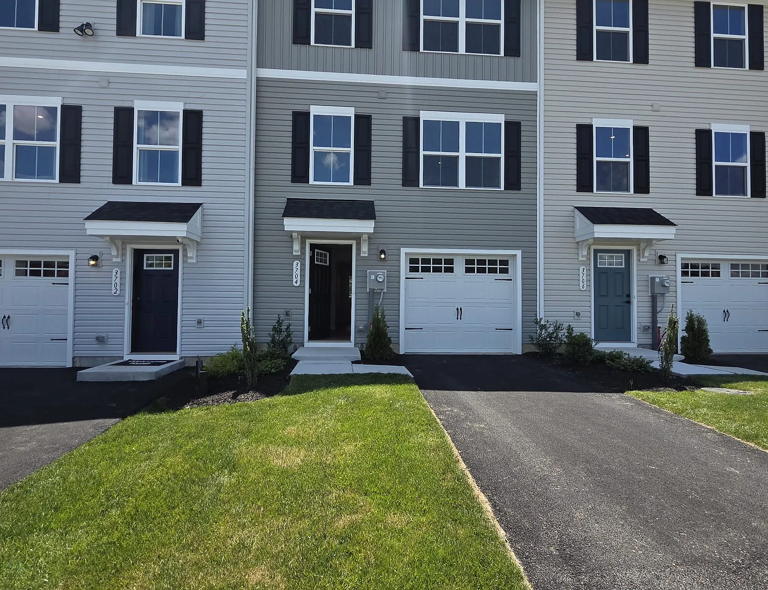 3 bed, 2.5 bath, 1575 sqft, $2,850 — Photo 4