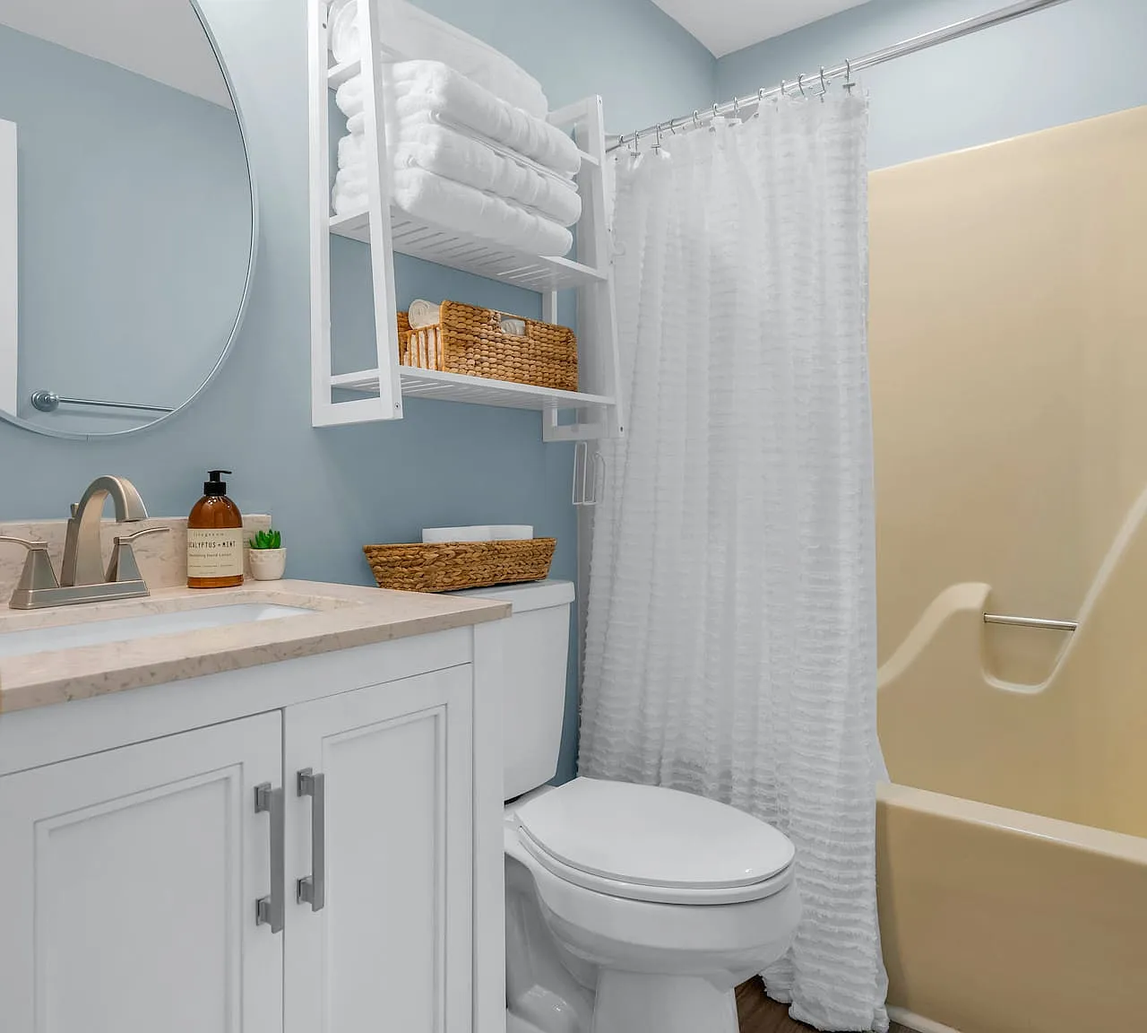 3 bed, $2,700 — Photo 1