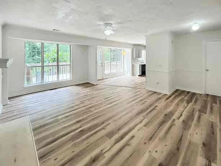 2945 Georgian Manor Dr — Photo 7