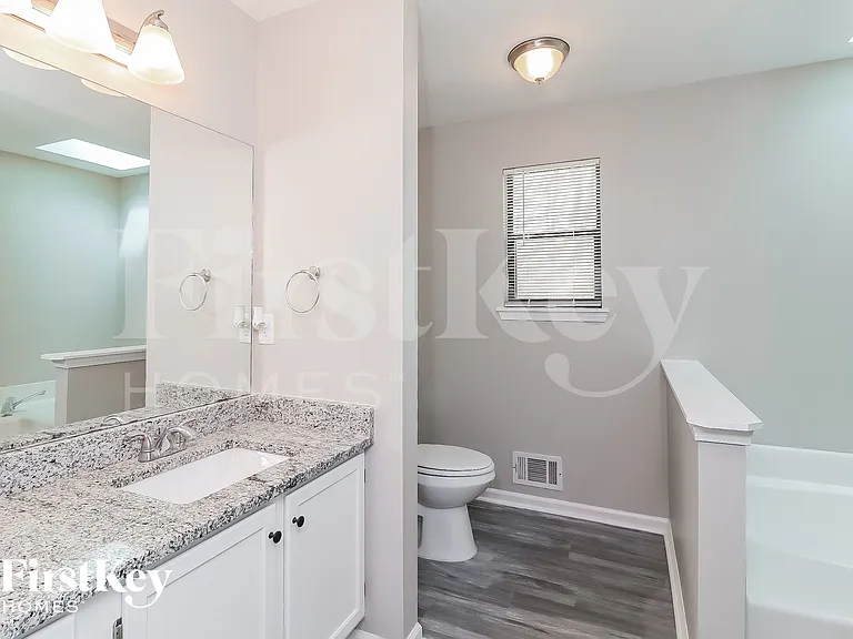 335 Lost Meadows Dr — Photo 11