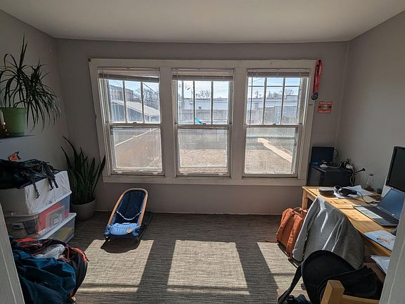 4th image of 2439 W Gunnison St #1