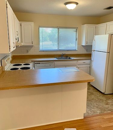 4th image of 1436 SE Colchester Cir #1436