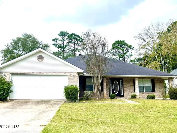 309 Country Club Dr, Picayune, MS 39466