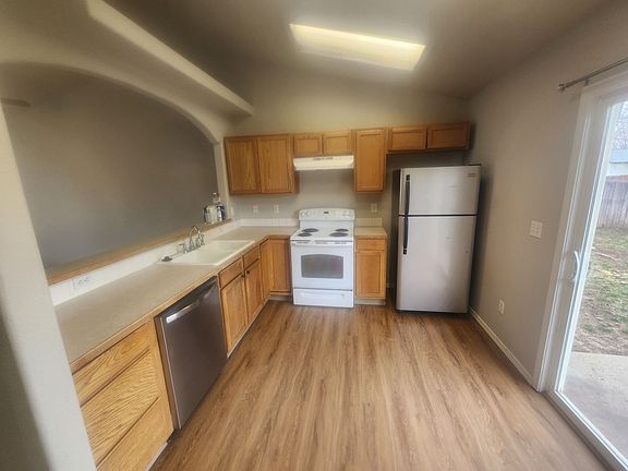 3rd image of 1414 W Florida Ave