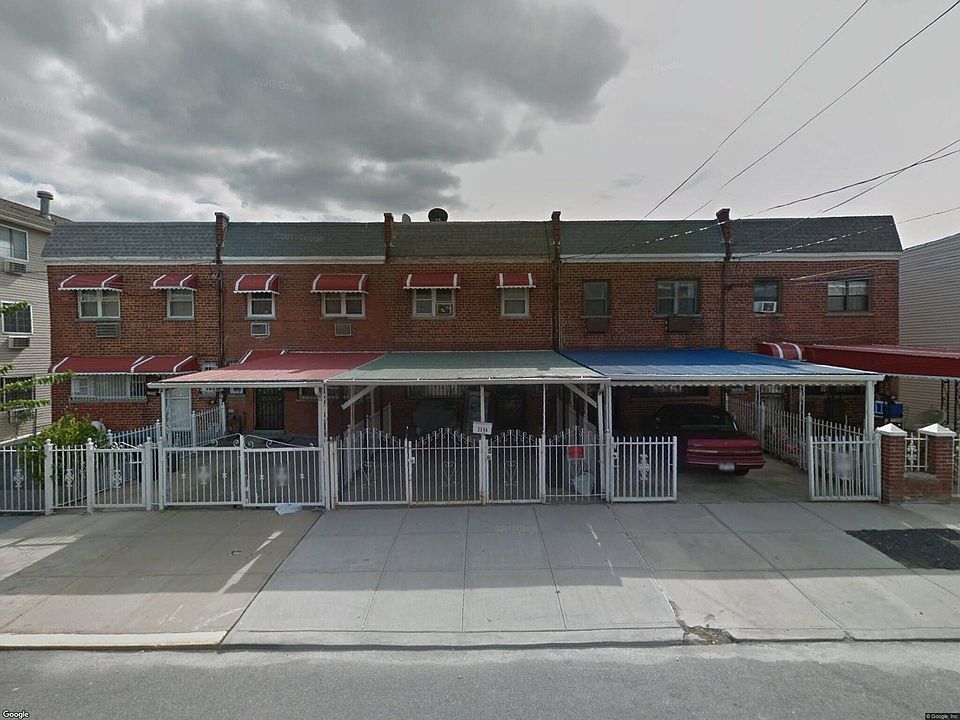 2nd image of 2354 Ellis Ave