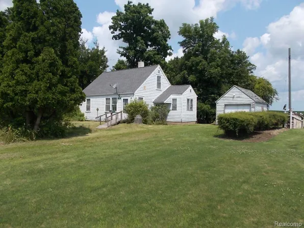 1658 W Gilford Rd, Caro, MI 48723