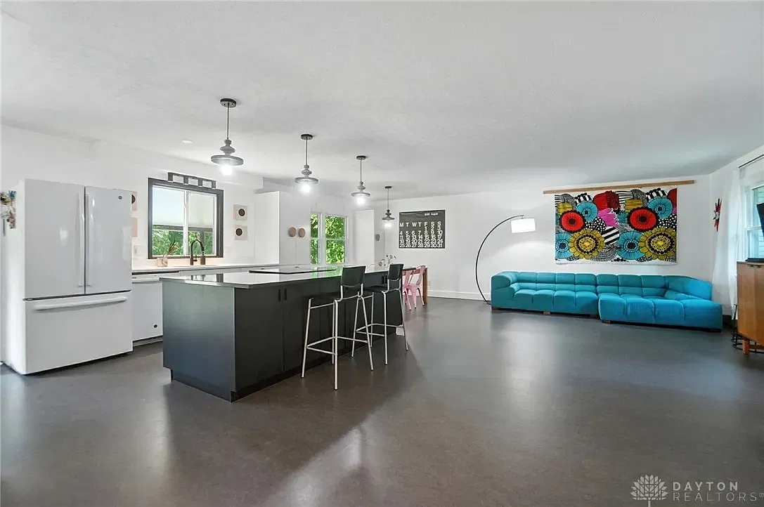 3 bed, 2062 sqft, $2,500 — Photo 3