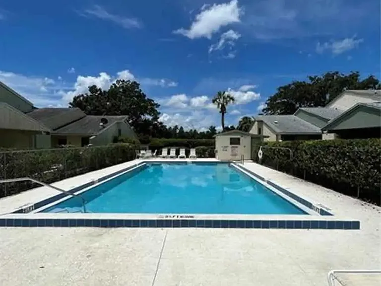 42 Saint Andrews Ct — Photo 3