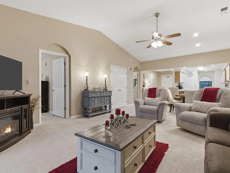 350 S Wildwood Dr #19 — Photo 5