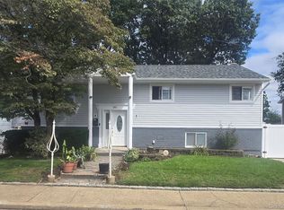 581 Meacham Ave FLOOR 2, Elmont, NY 11003