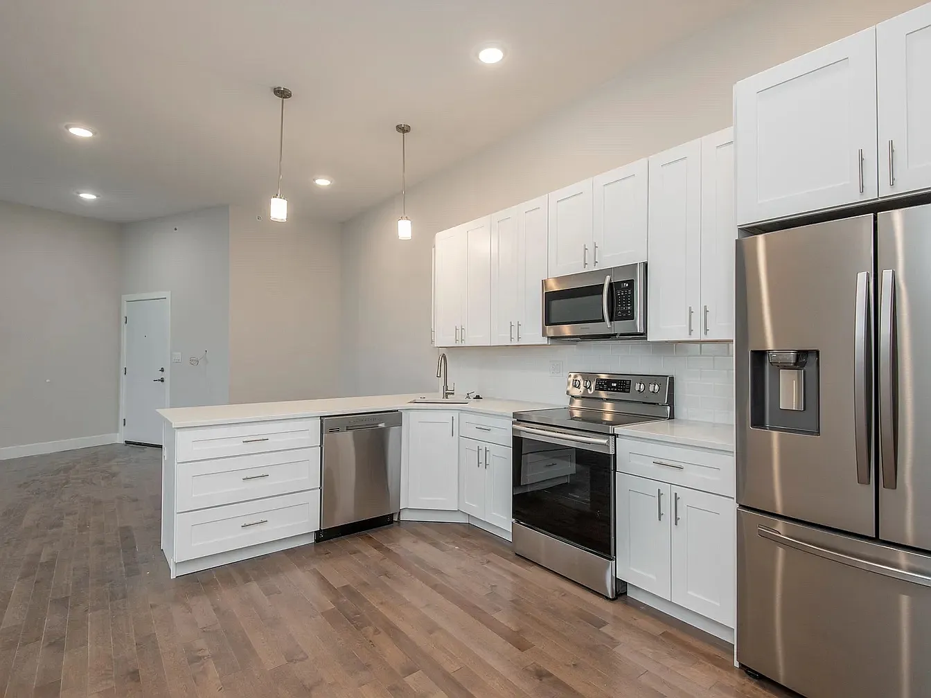 1631 Point Breeze Ave — Photo 2